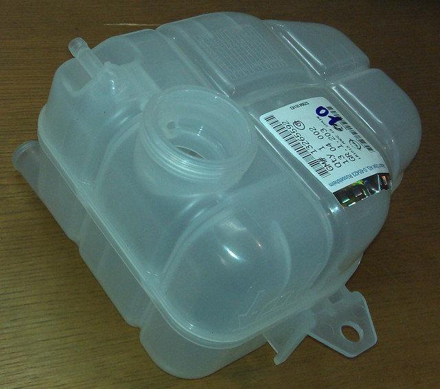 YEDEK SU DEPOSU (KAPAKLI) (GENLEŞME TANKI) OPEL MERIVA B 1.4-1.6-1.7CDTI 10>17 - GM - OEM 13265592