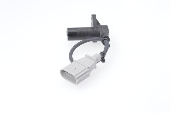KRANK MİL SENSÖRÜ TOUAREG 3.0V6-4.2 (03-15)-AUDI Q7 3.0TDİ-4.2TDİ(06-15)-PORSCHE CAYANNE 3.0(09-10) - BOSCH - OEM 077905381K